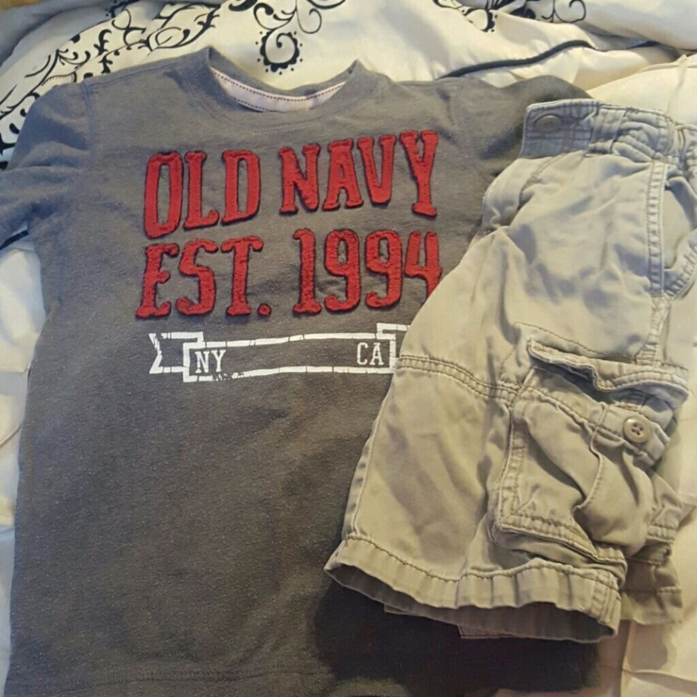 Old Navy Cargo Shorts & T-Shirt